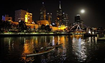 Melbourne in the moonlight: a nighttime kayak tour